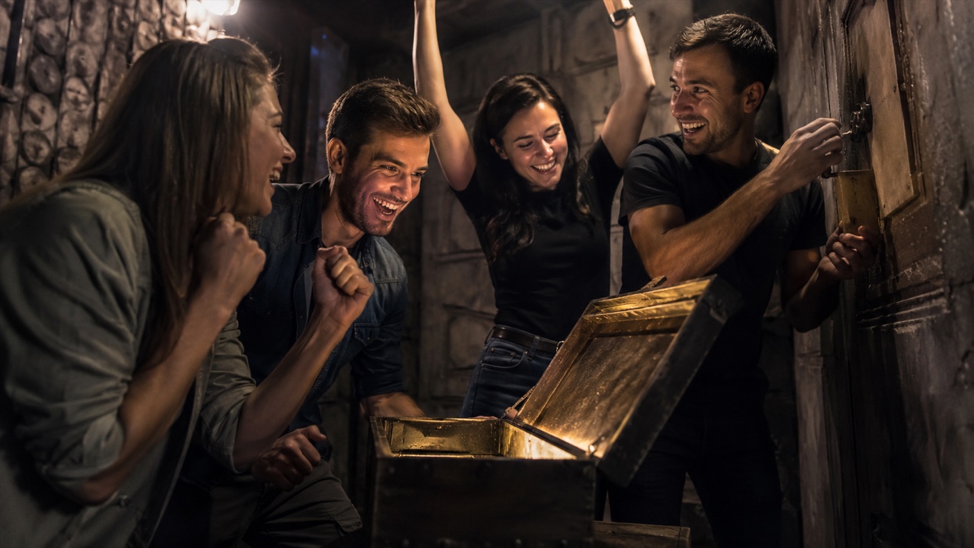 Grupo celebrando tras superar un Escape Room